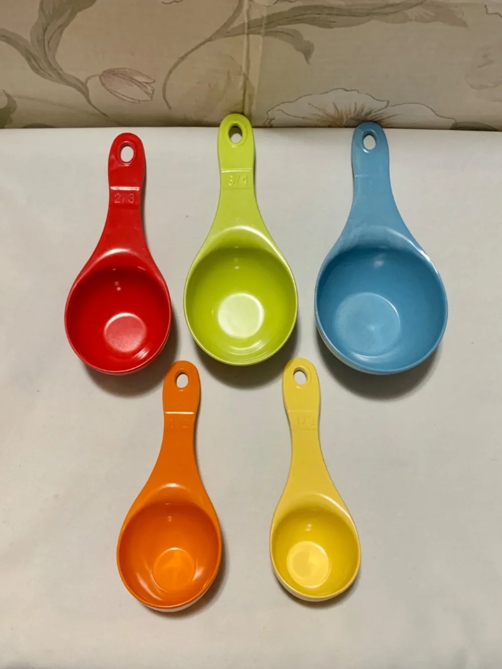 Colorful 5Pc Resin Measuring Set - 1/3 cup, 1/2 cup, 2/3 cup, 3/4 cup, and 1 cup